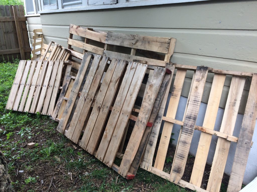 Pallets for making a free composting bin